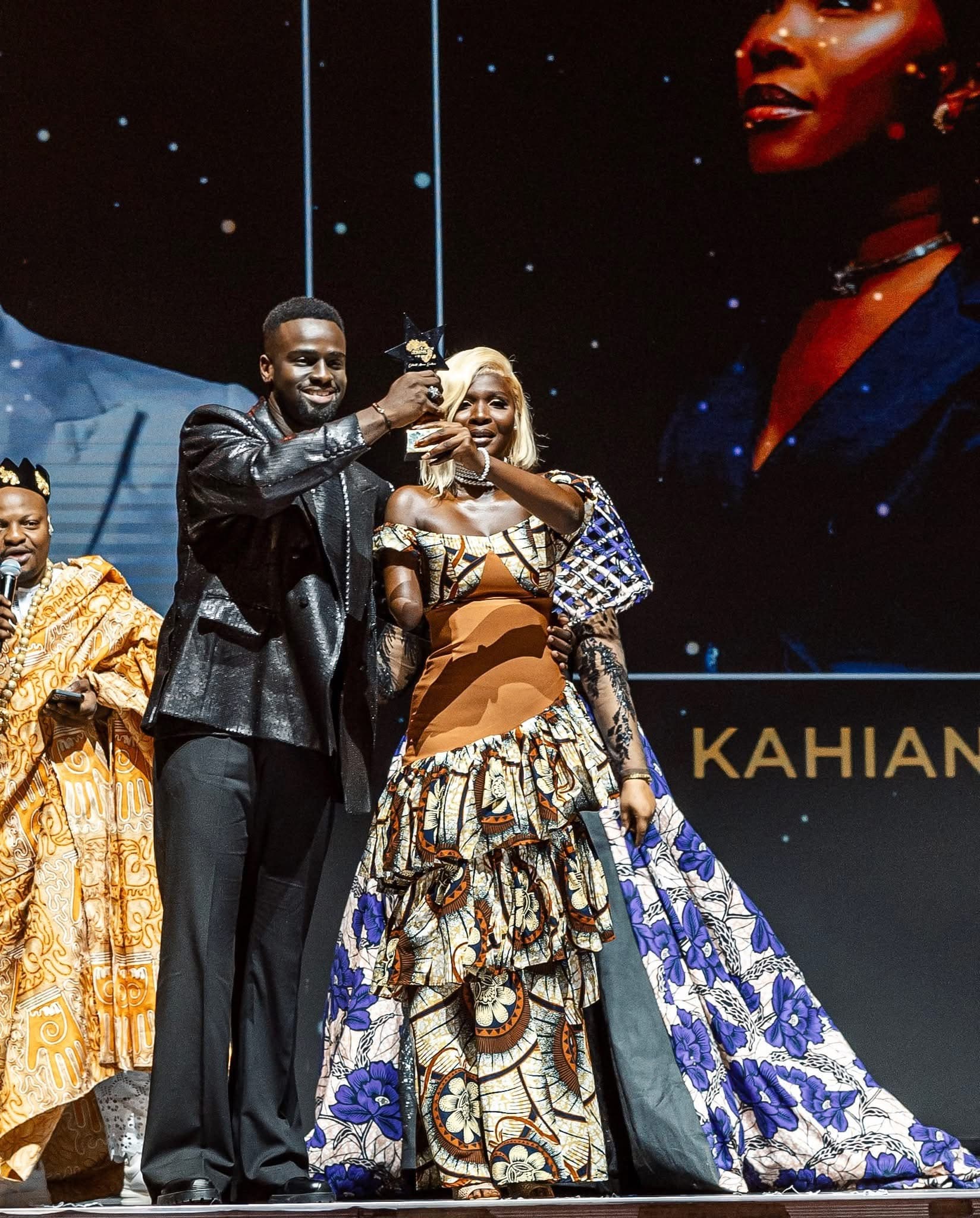 MILO recevant son trophée aux PRIMUD Awards